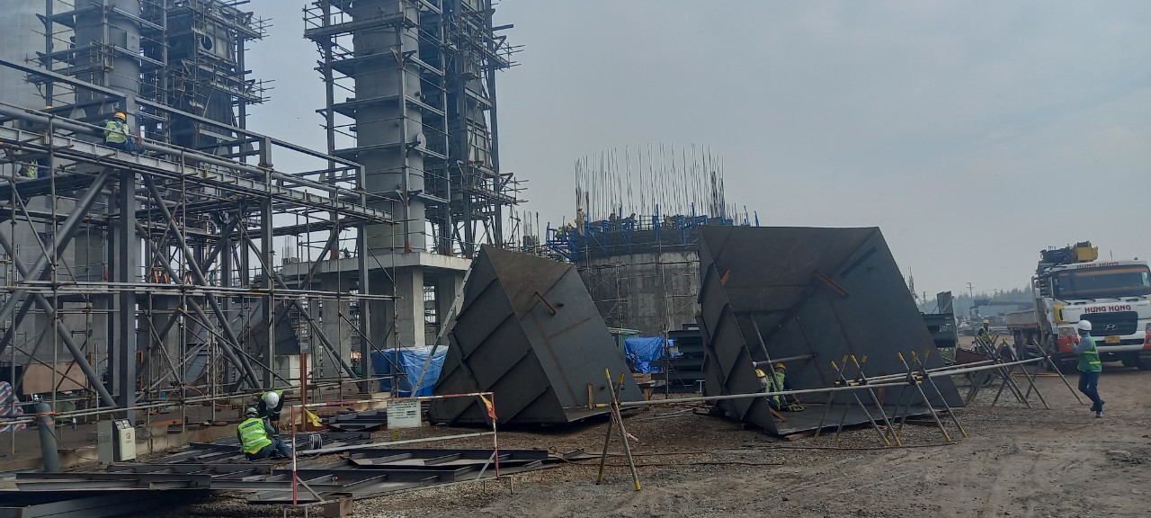 Equipment, structure erection of Circulating Fluidized Bed Boiler 2x35T/H