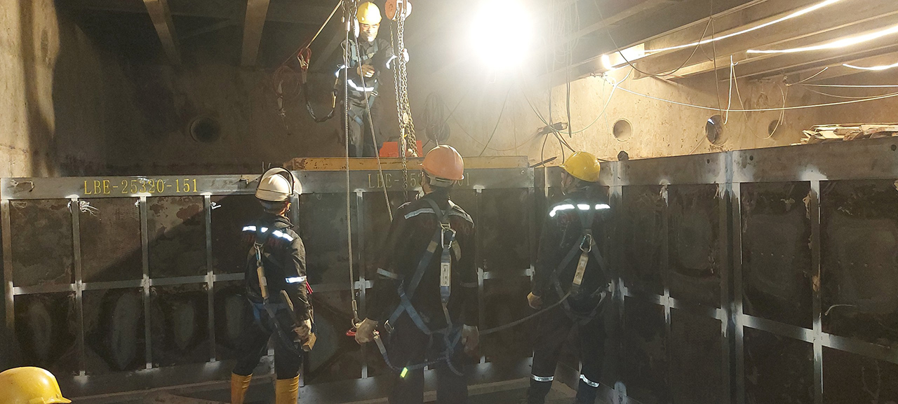 Clean and replace catalysis blocks