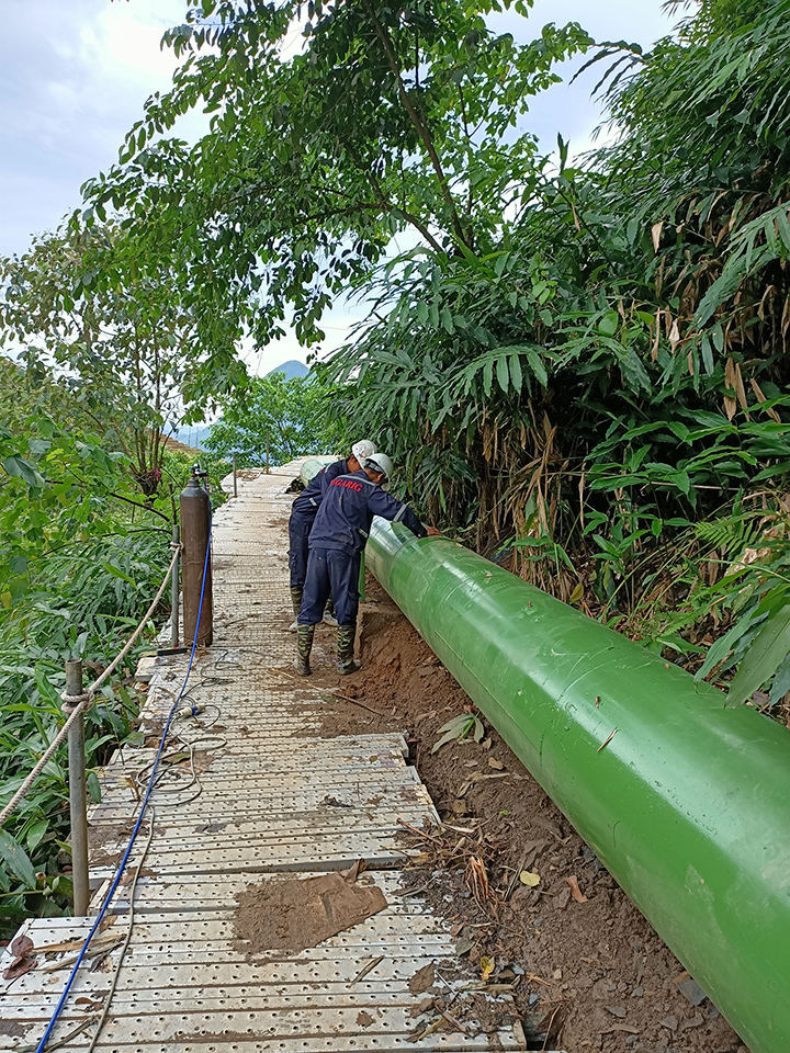 Manufacturing, installing D600 steel pipes