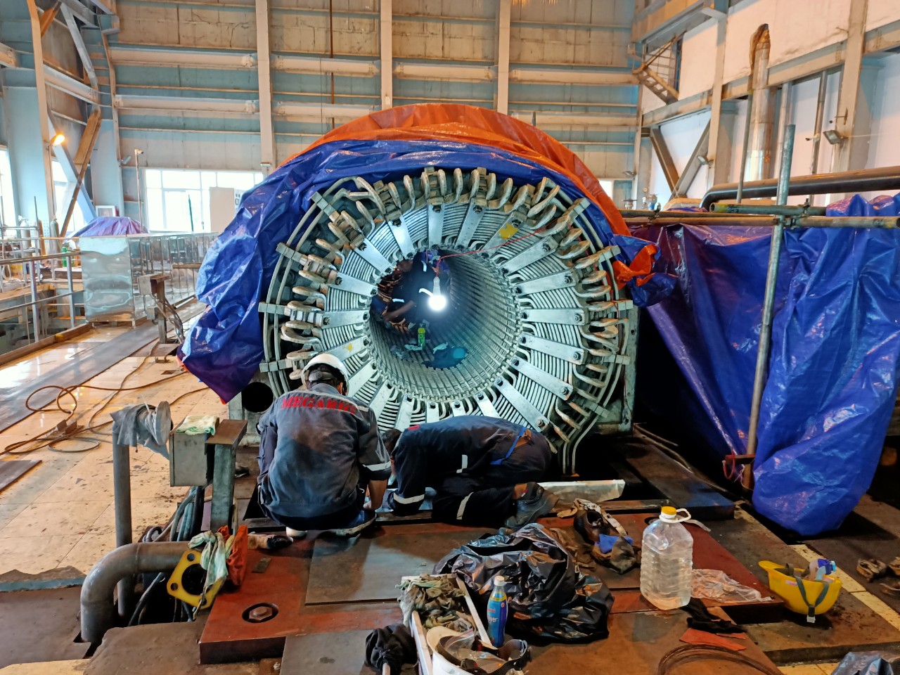 Trung đại tu turbin, máy phát điện